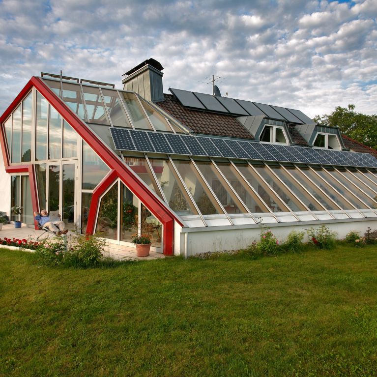 Dachglas mit der Photovoltaikanlage